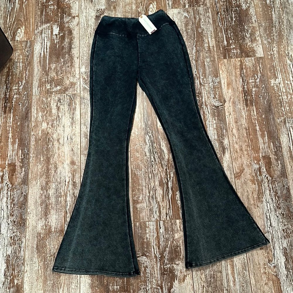 NWT Earthbound Bell Bottom Stretch Jeans